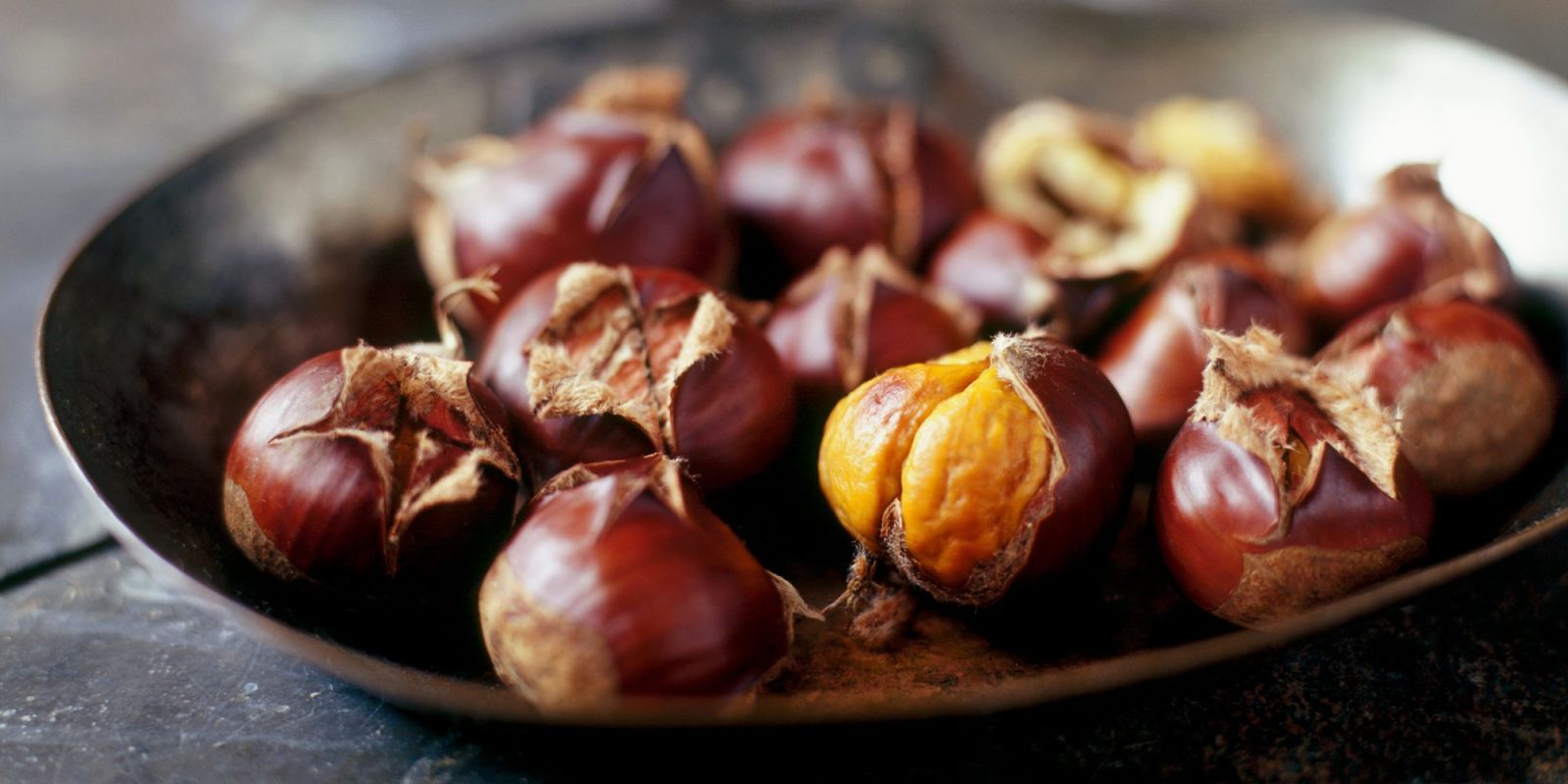 Lượng chất xơ dồi dào có trong hạt dẻ giúp giảm lượng calo nạp vào cơ thể Lượng chất xơ dồi dào có trong hạt dẻ giúp giảm lượng calo nạp vào cơ thể